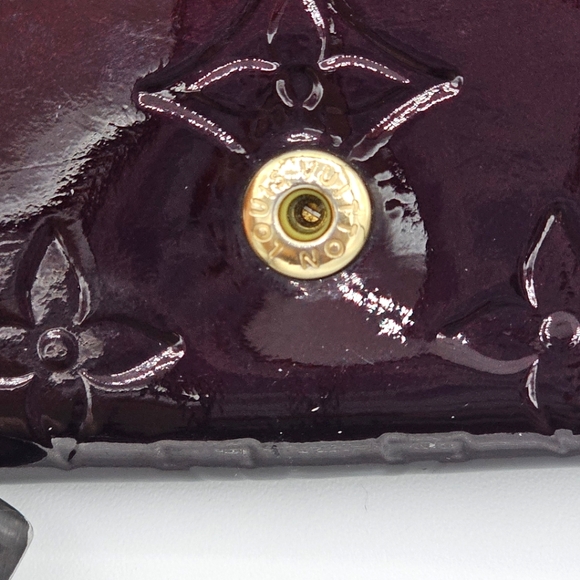 LOUIS VUITTON 2010 Monogram Burgundy Vernis 4 Key Holder - Picture 8 of 13